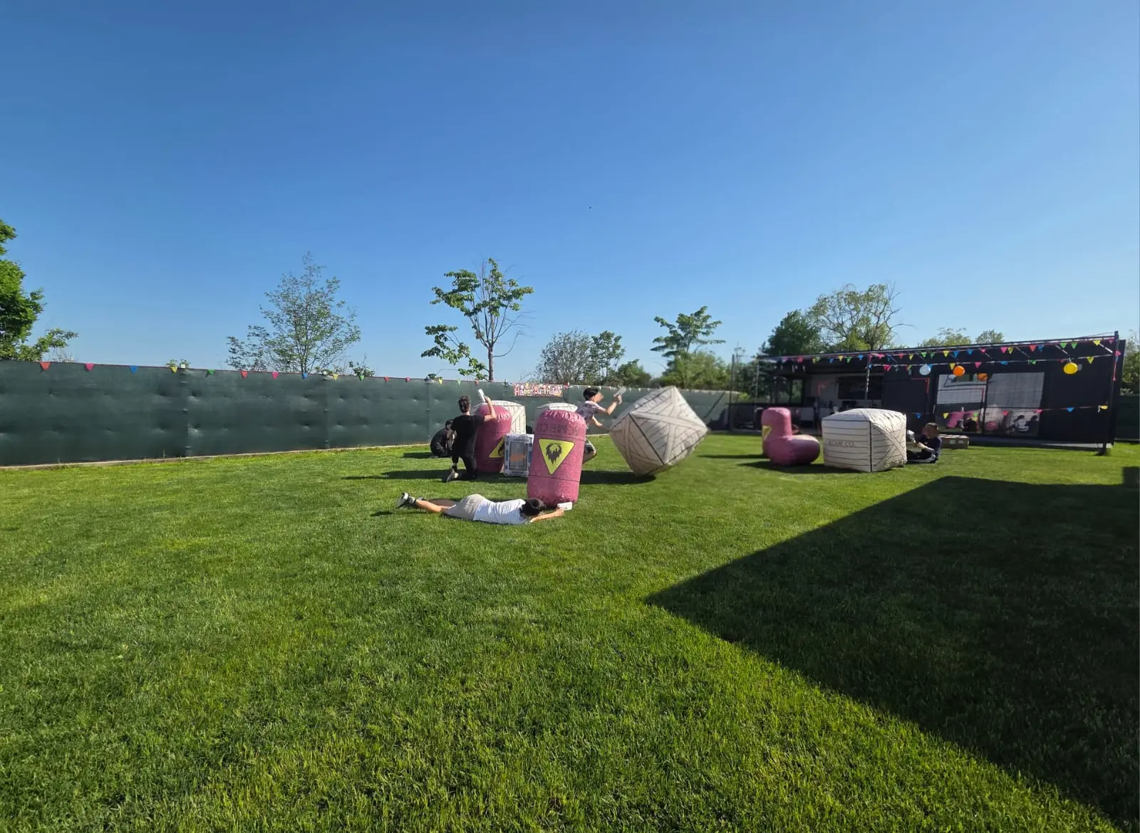 Comparație Laser Tag arena fixa vs arena mobila Bucuresti