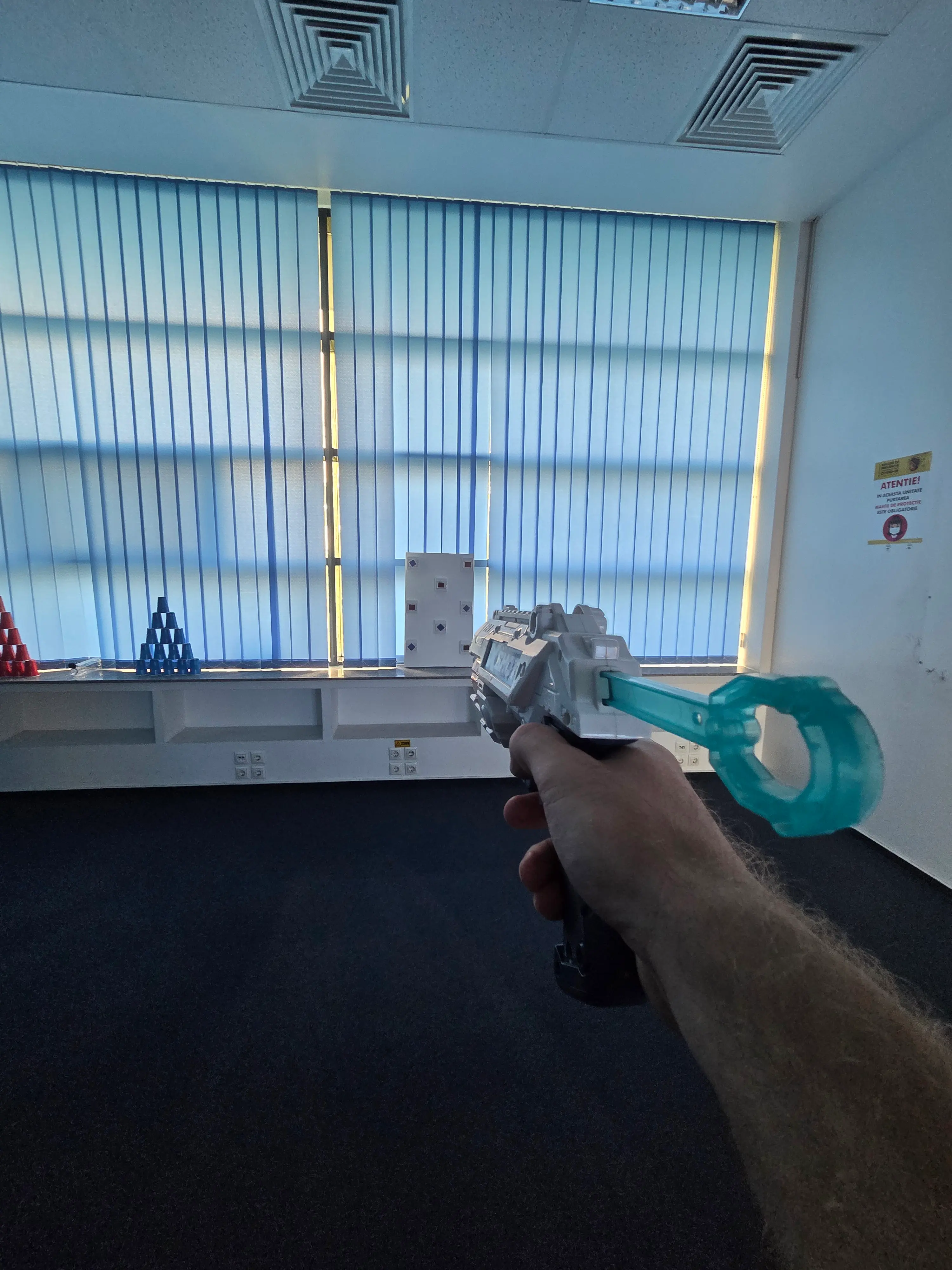 Copii jucând NERF Party în curte, activitate sportivă la petrecere București-Ilfov